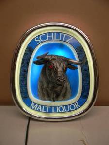 lot 6 image: VINTAGE SCHLITZ MALT LIQUOR BULL 3D LIGHTED SIGN RED EYES - WORKS, VERY NICE - GREAT PIECE - APPROX 16 BY 18 - SEE PICTURES