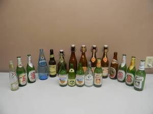 lot 41 image: VINTAGE COLLECTION OF COLLECTIBLE BEER BOTTLES - SOME RARE - SEE PICTURES