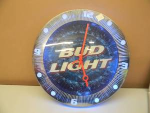 lot 66 image: VINTAGE BUD LIGHT NEON CLOCK - NICE - WORKS - APPROX 18 - SEE PICTURES