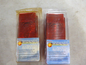 lot 68 image: 2 Blazer Submersible 12V StopTailTurn Lights