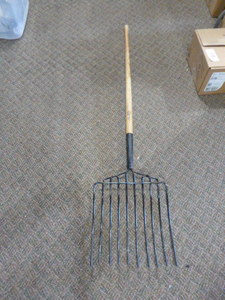 lot 127 image: Yo-Ho Bedding Fork