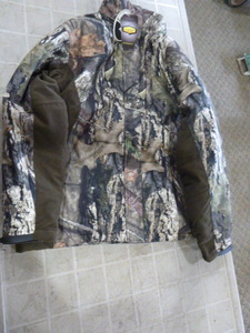 lot 130 image: Mossy Oak Yukon Gear Hunting Jacket