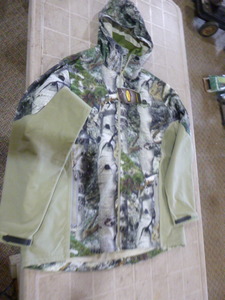 lot 135 image: Mossy Oak Yukon Gear Jacket with Hood