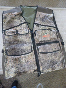 lot 136 image: Mossy Oak Predator Hunting Vest