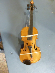 lot 230 image: Vintage Violin