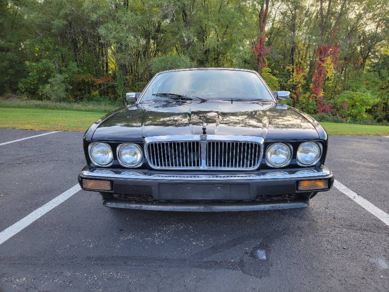 lot 4 image: 1989 Jaguar XJ6