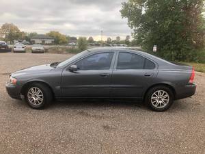 lot 1 image: 2004 Volvo S60 - 95,697 Miles