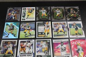 Aaron Rodgers Football Card Lot  20 Different Cards