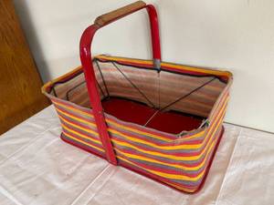 lot 66 image: Vintage Metal and Fabric Folding Tote