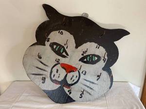 lot 68 image: Vintage Folk Art Ring Toss  Key Chain Cat Themed Piece