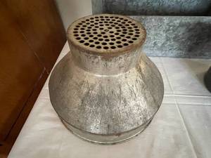 lot 111 image: 3 Vintage Metal Deco Pieces