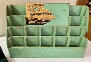 lot 340 image: Vintage Display Items