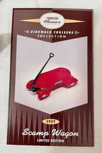lot 228 image: Hallmark Keepsake Grouping