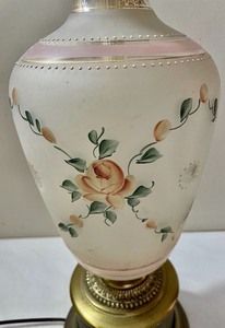 lot 311 image: Vintage Lamp