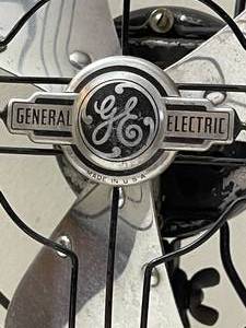 lot 121 image: Vintage General Electric Table Fan