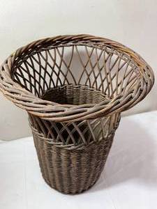 lot 129 image: Vintage Wicker Umbrella Holder