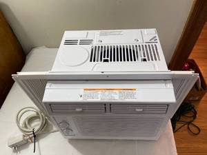 lot 132 image: TCL Window Air Conditioner
