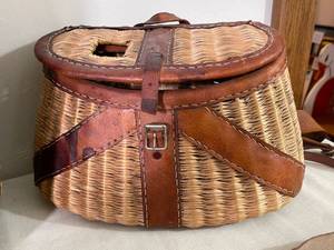 lot 147 image: Vintage Fishing Creels and Floating Trout Net