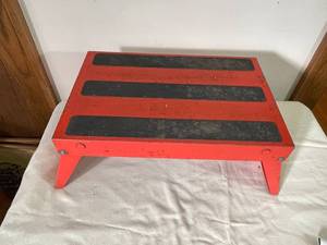 lot 150 image: Harter Folding Metal Step Stool