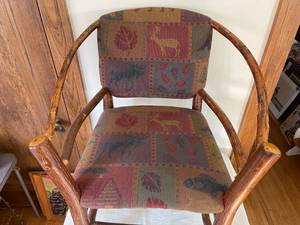 lot 162 image: Vintage Rustic Moose Themed Chair by Old Hickory