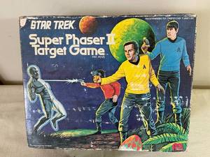 lot 179 image: 1976 Star Trek Super Phaser Target Game