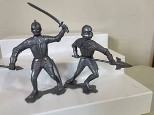 lot 295 image: 6 Vintage Marx Toys Knight Figures