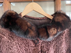 lot 328 image: Fur Collar Coat