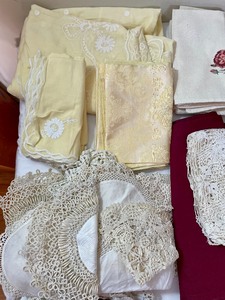lot 338 image: Lot of Linens
