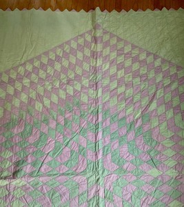 lot 339 image: Vintage Quilt