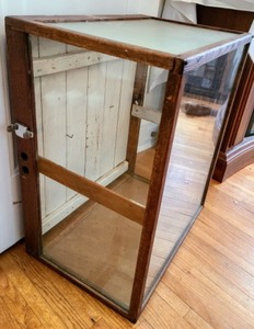 lot 376 image: Wood Display Case