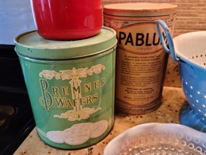 lot 387 image: Vintage Delights