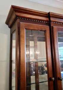 lot 388 image: Broyhill Display Hutch
