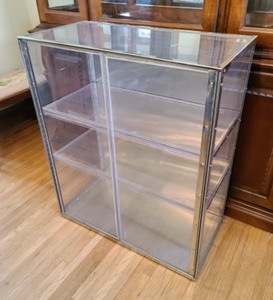 lot 390 image: Plexiglass Display Case
