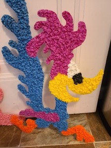 lot 393 image: Vintage Plastic Popcorn Roadrunner and Pink Panther
