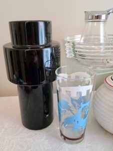 lot 420 image: Vintage Goodies