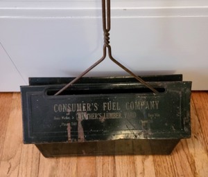 lot 422 image: Vintage Dustpan