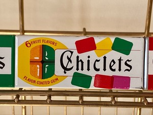 lot 4 image: Chiclets and Denyne Vintage Metal Display Rack