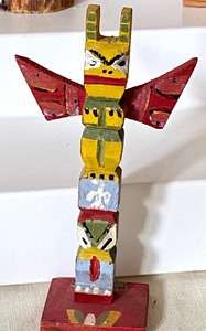 lot 24 image: Seven Vintage Totem Pole Figurines