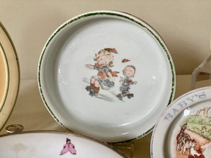 lot 30 image: Variety of Vintage Childrens Dishes