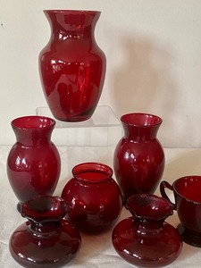lot 37 image: Vintage Ruby Red Glassware Items