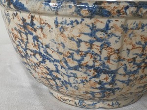 lot 40 image: Sponge Ware Vintage Bowl
