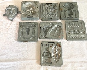 lot 255 image: Vintage Creepy Crawly Metal Molds