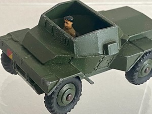 lot 253 image: Vintage Dinky #673 Damler Scout Car