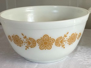 lot 268 image: Pyrex Pleasures