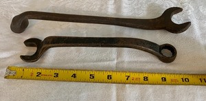 lot 271 image: Two Ford Mechanic Tools