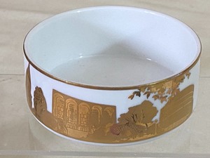 lot 403 image: 1996 Tiffany & Co New York Dish