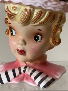 lot 11 image: Vintage Head Vase