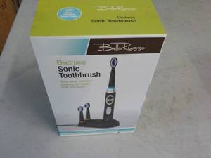lot 17 image: Bella Russo Electronic Sonic Toothb...