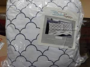 lot 72 image: 2 pack Bella Russo Embroided Pillow...