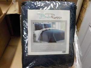 lot 77 image: Bella Russo 3 pc Reversible Coverle...